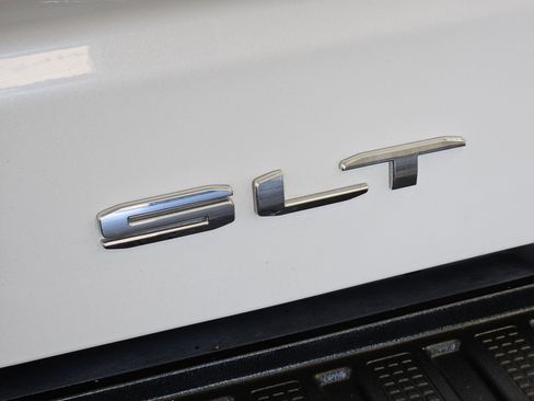 Used 2022 GMC Sierra 1500 SLT image 13