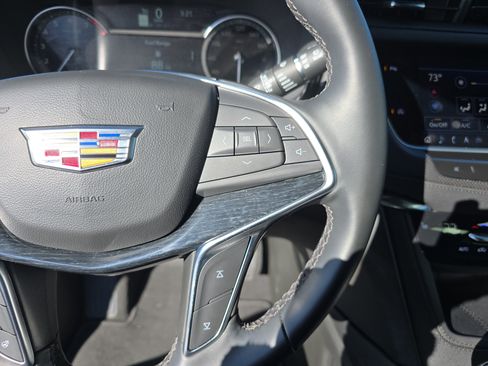 Used 2025 Cadillac XT5 Premium Luxury image 32