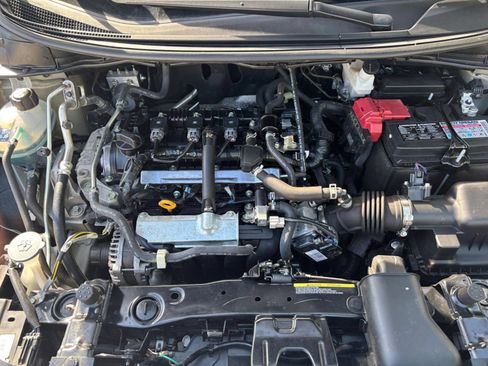 Used 2025 Nissan Versa SV FWD image 31