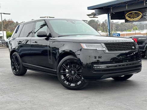 Used 2025 Land Rover Range Rover SE AWD/4WD image 2