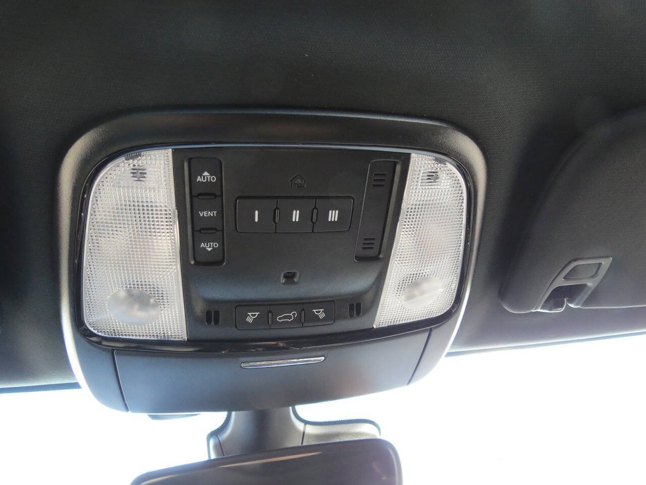 Used 2025 Dodge Durango GT AWD/4WD image 21