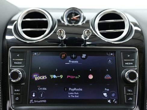 Used 2019 Bentley Bentayga AWD/4WD image 39