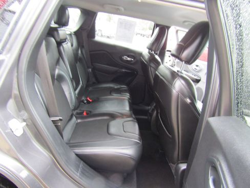 Used 2019 Jeep Cherokee Latitude Plus image 15