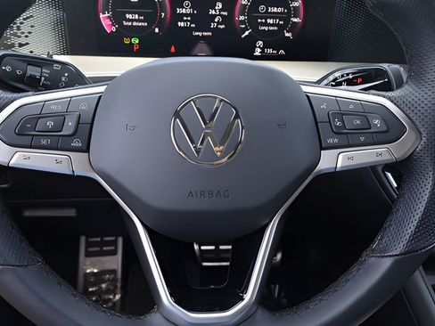 Certified 2025 Volkswagen Tiguan SE R-Line AWD/4WD image 21