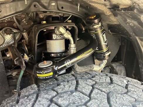 Used 2019 Toyota Tacoma TRD Off-Road image 9