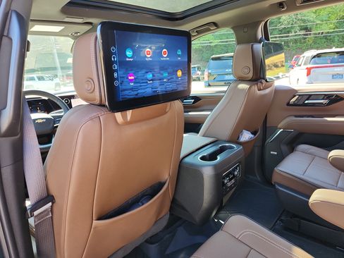 Used 2025 Chevrolet Tahoe High Country AWD/4WD image 44