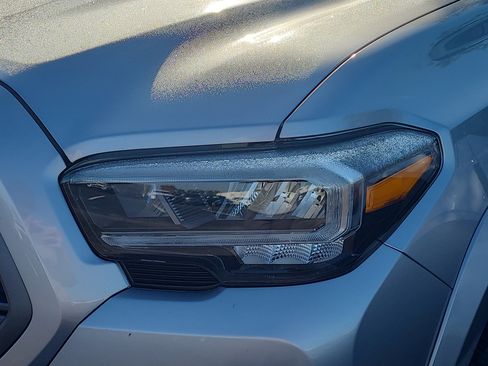 Used 2021 Toyota Tacoma TRD Sport w/ TRD Premium Sport Package image 4