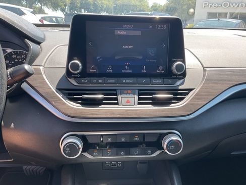 Used 2025 Nissan Altima 2.5 SV FWD image 25