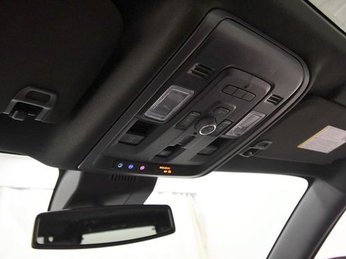 Used 2023 GMC Yukon XL Denali AWD/4WD image 27