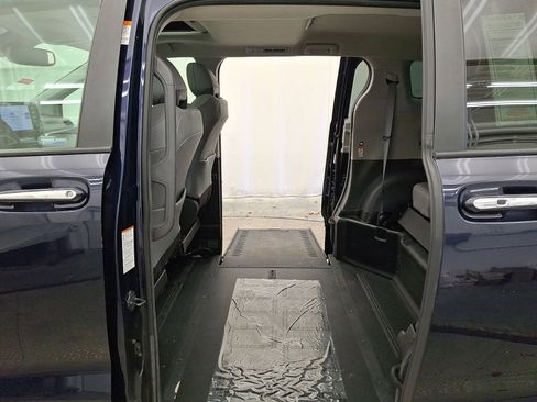 Used 2022 Toyota Sienna XLE image 26