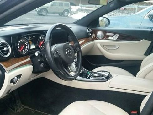 Used 2017 Mercedes-Benz E 300 4MATIC image 9