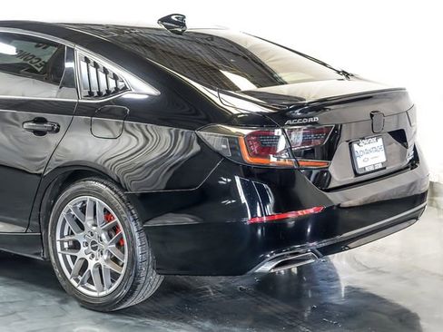 Used 2018 Honda Accord Sport image 10