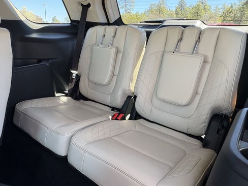 Used 2019 Ford Explorer Platinum image 12