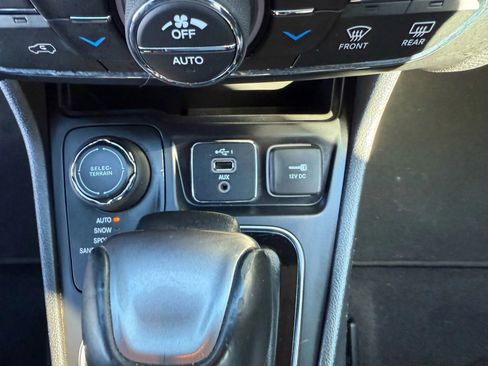 Used 2019 Jeep Cherokee Limited image 22