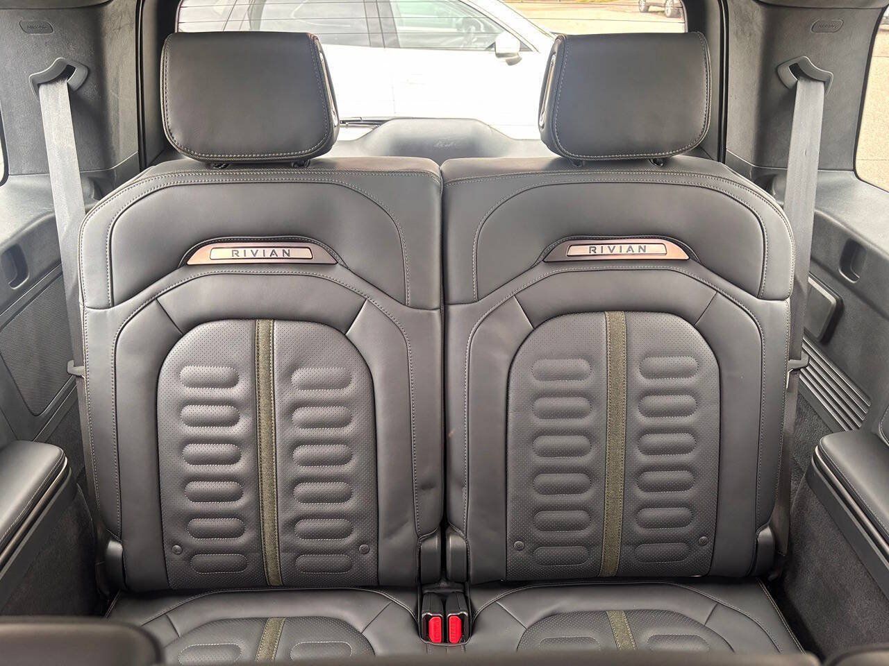Used 2024 Rivian R1S Adventure Dual AWD/4WD image 11