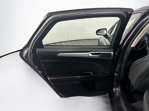 Used 2020 Ford Fusion SE FWD image 24