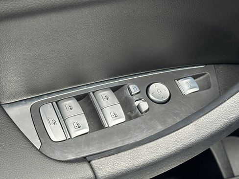 Used 2024 BMW X4 xDrive30i w/ Premium Package image 13