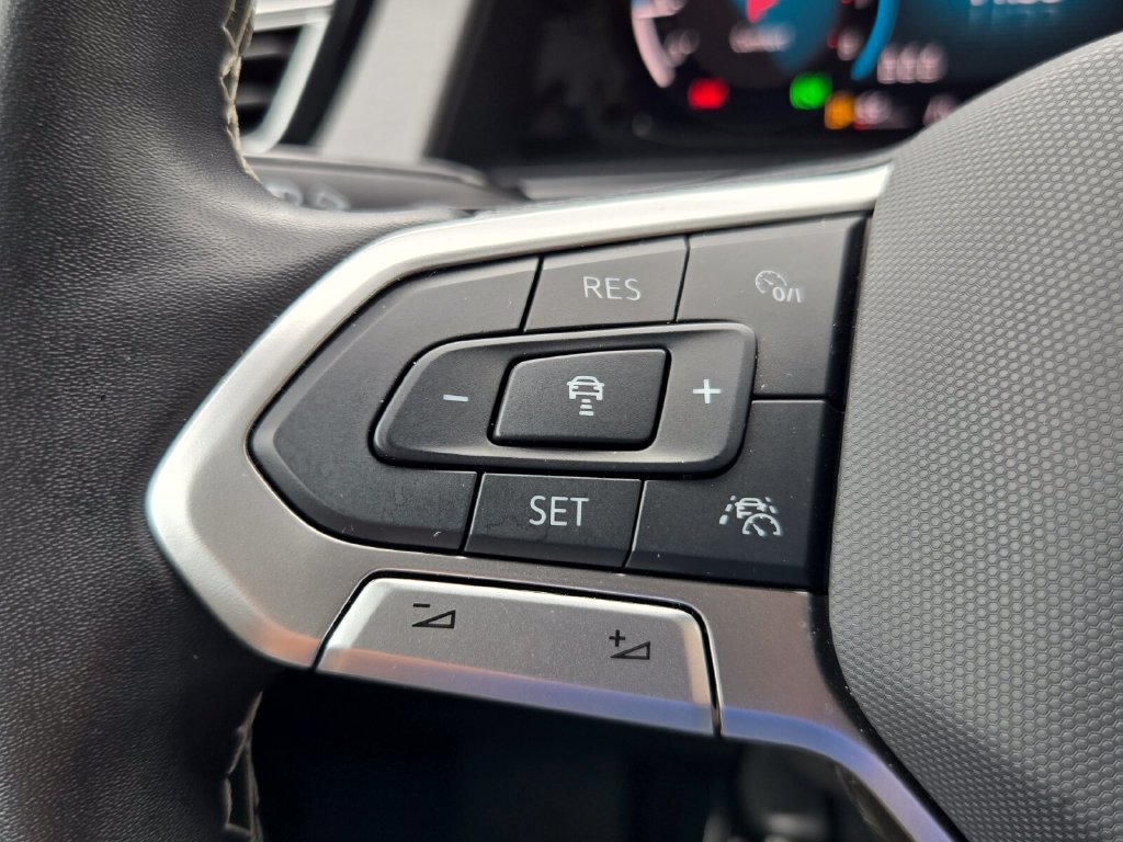 Certified 2024 Volkswagen Atlas Cross Sport SE FWD image 22
