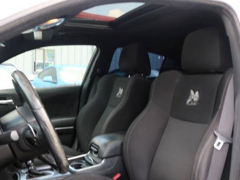 Used 2017 Dodge Charger R/T Scat Pack w/ Beats Audio Group RWD image 8