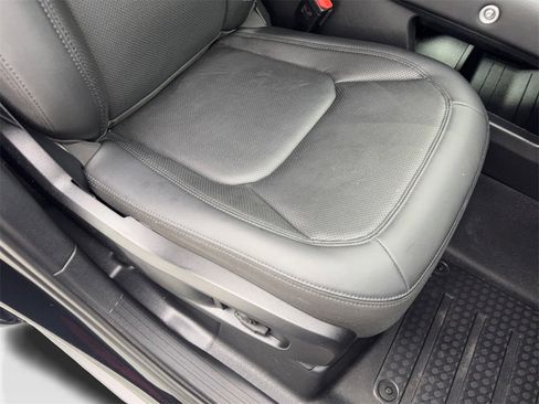 Used 2025 Land Rover Defender 110 S image 40