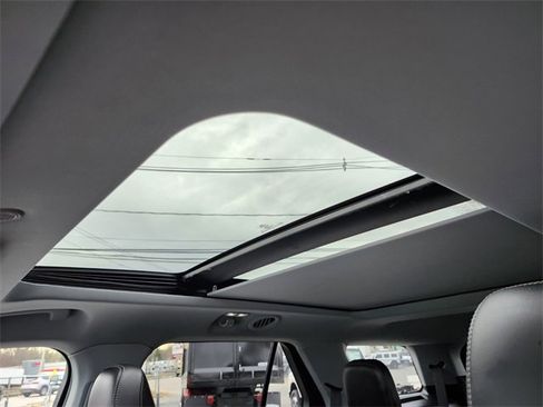 Certified 2022 Ford Explorer XLT w/ Equipment Group 202A image 21