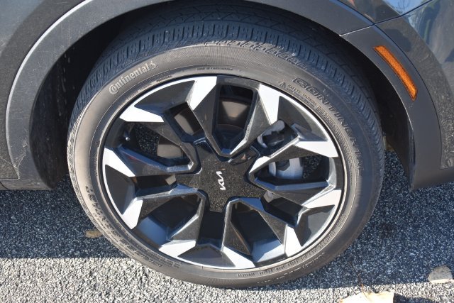 Certified 2025 Kia Sorento EX FWD image 11
