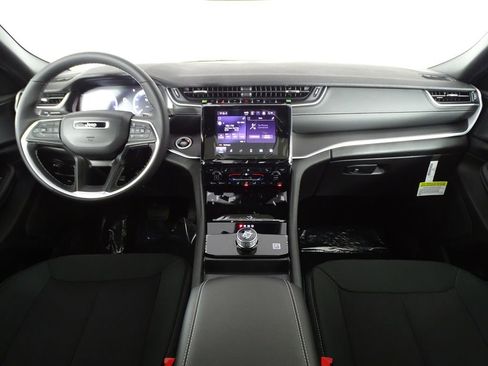 New 2025 Jeep Grand Cherokee L Laredo image 32