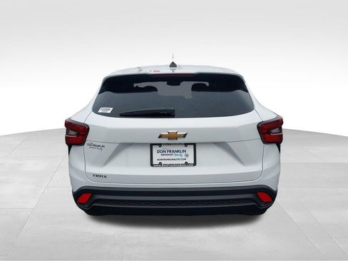 New 2026 Chevrolet Trax LS w/ LS Convenience Package FWD image 4