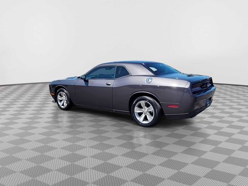 Used 2016 Dodge Challenger SXT image 6