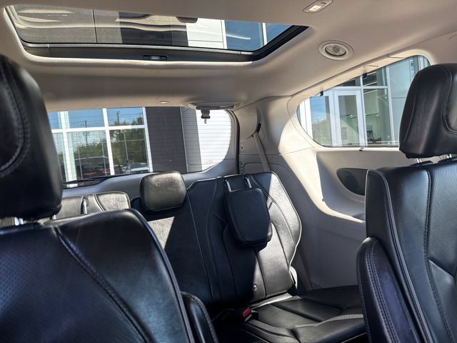 Used 2018 Chrysler Pacifica Limited FWD image 18