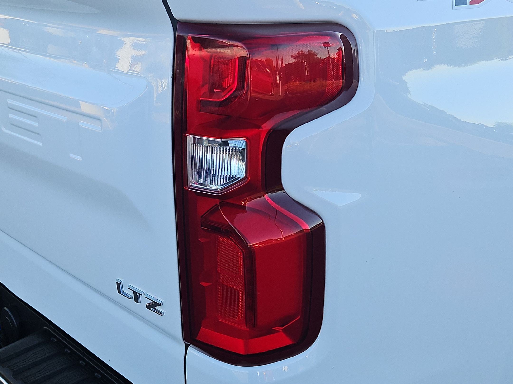 Certified 2021 Chevrolet Silverado 1500 LTZ AWD/4WD image 12