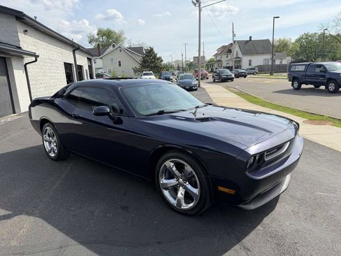 Used 2012 Dodge Challenger R/T RWD image 7