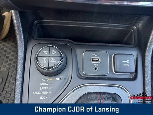 Used 2020 Jeep Cherokee Trailhawk w/ Cold Weather Group AWD/4WD image 25