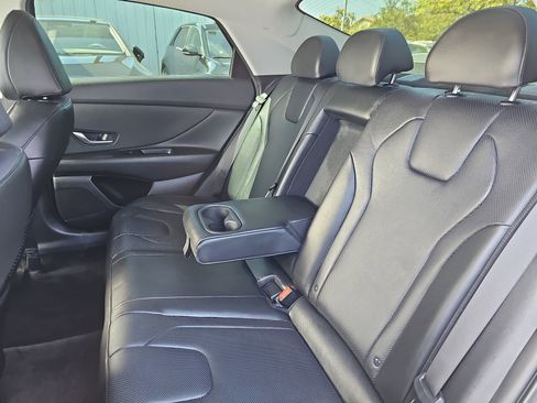Used 2022 Hyundai Elantra Limited FWD image 13