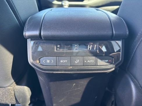 Certified 2024 Toyota Highlander XLE image 25
