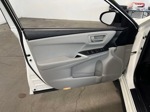 Used 2016 Toyota Camry SE FWD image 24