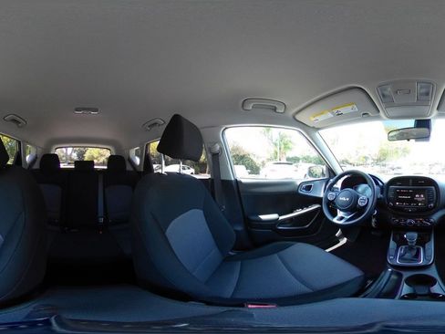 Used 2025 Kia Soul LX w/ LX Technology Package FWD image 40