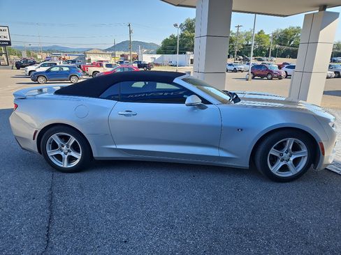 Used 2017 Chevrolet Camaro LT RWD image 4