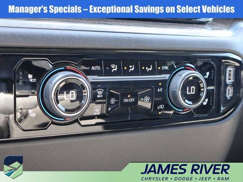 Used 2025 Chevrolet Silverado 1500 LT AWD/4WD image 35