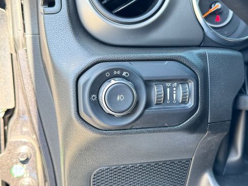 Used 2022 Jeep Wrangler Unlimited Sport image 31