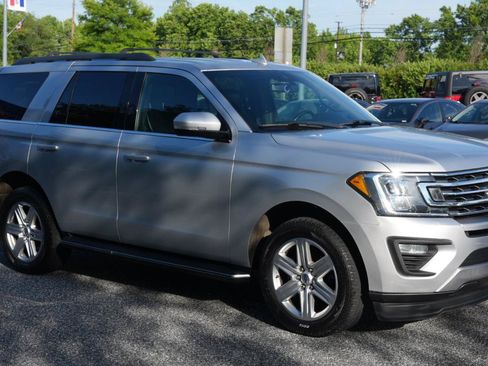 Used 2019 Ford Expedition XLT w/ Equipment Group 202A RWD image 3