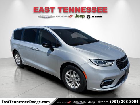 Used 2024 Chrysler Pacifica Touring-L FWD image 1