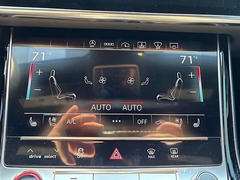 Used 2022 Audi S8 AWD/4WD image 24