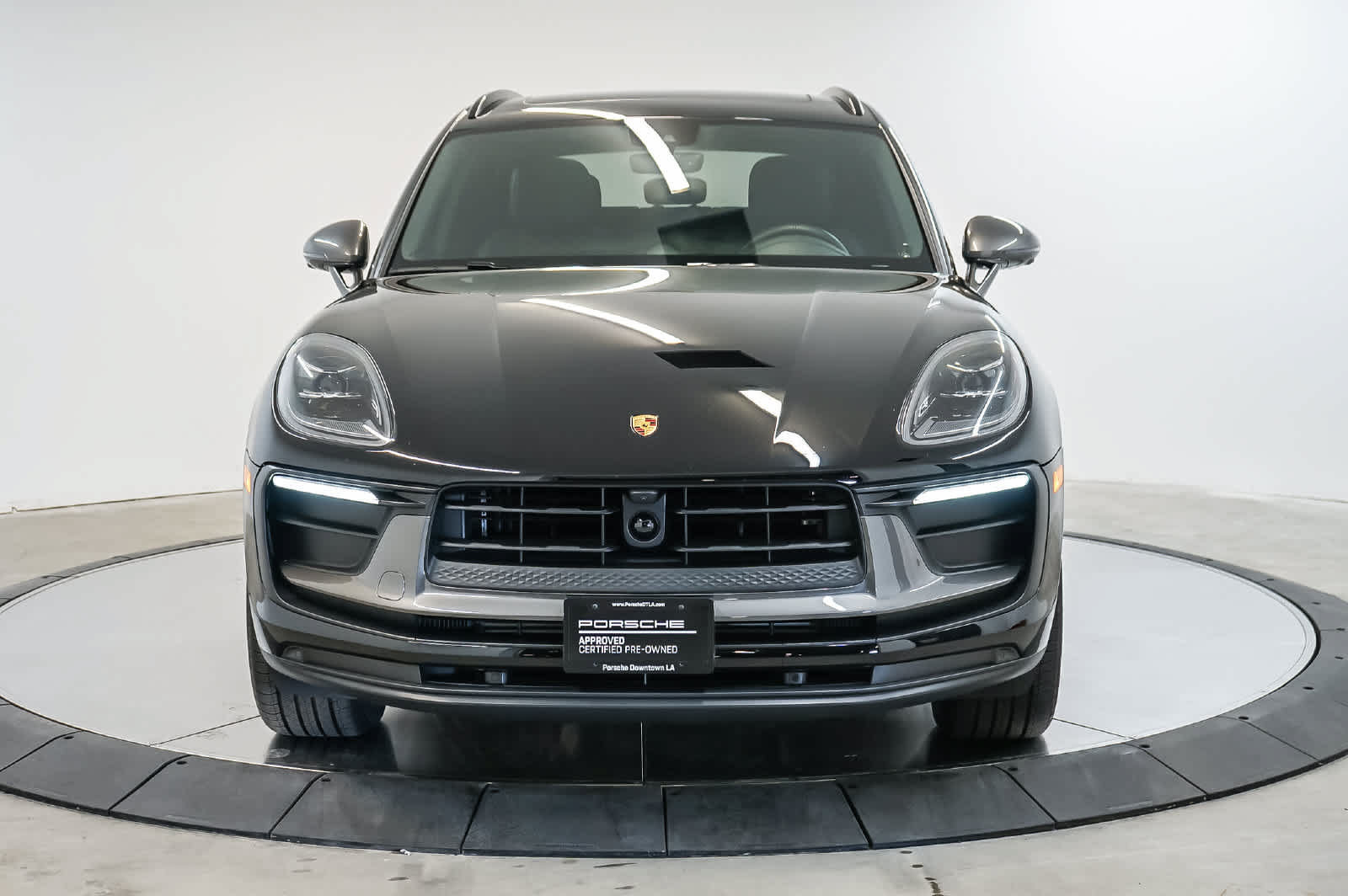 Certified 2026 Porsche Macan Turbo AWD/4WD image 6
