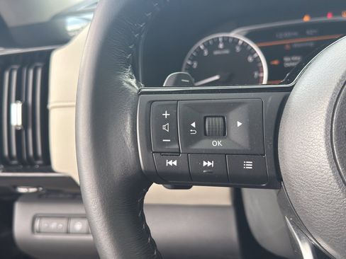 Certified 2022 Nissan Pathfinder SV w/ SV Premium Package image 19