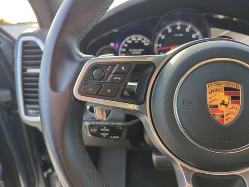 Used 2019 Porsche Cayenne S image 17