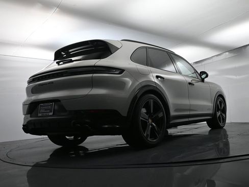Certified 2026 Porsche Cayenne GTS image 51