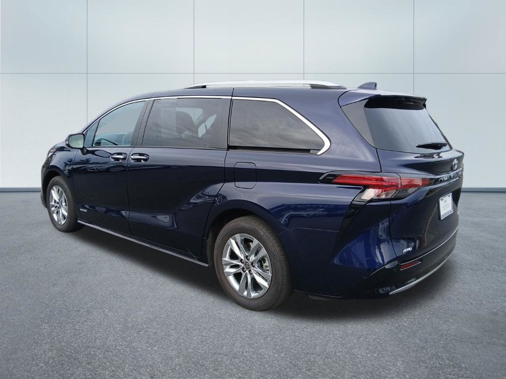 Used 2021 Toyota Sienna Limited AWD/4WD image 3