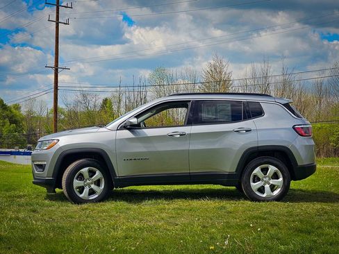 Used 2018 Jeep Compass Latitude w/ Popular Equipment Group AWD/4WD image 6