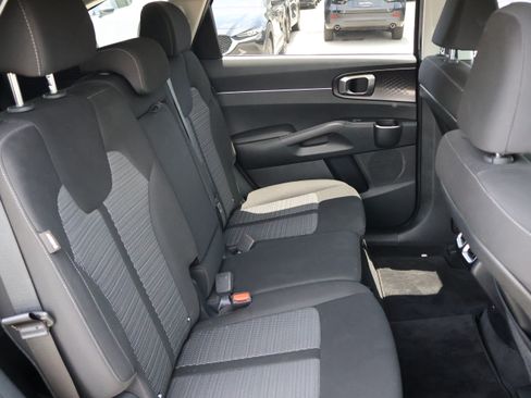 Used 2024 Kia Sorento LX FWD image 12